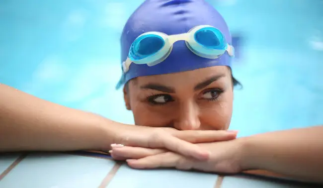 Use óculos de natação Use óculos de natação