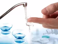 Usar água para limpar Lentes de Contacto