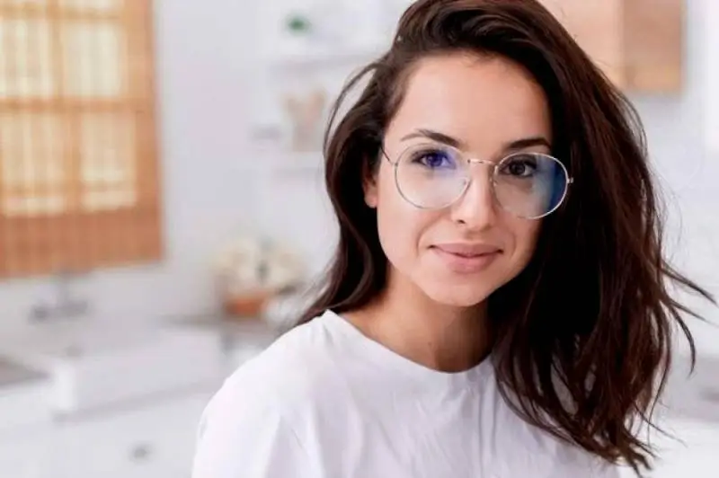 Diferença entre lentes com e sem antirreflexo Diferença entre lentes com e sem antirreflexo