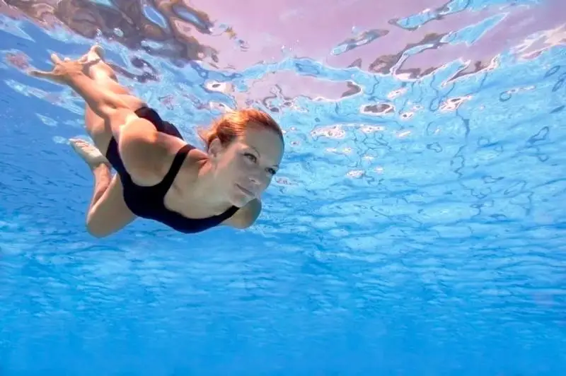 Água salgada ou cloro nos olhos Água salgada ou cloro nos olhos